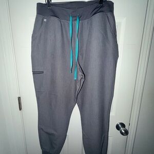 Figs Women's High Waisted Zamora Jogger Scrub Pants in Graphite